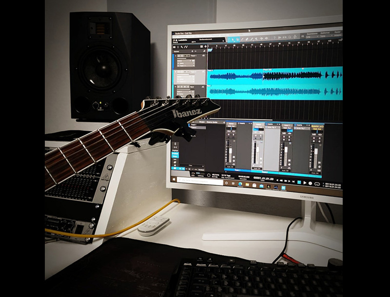 Home-Studio Lemax mit Ibanez Gitarre